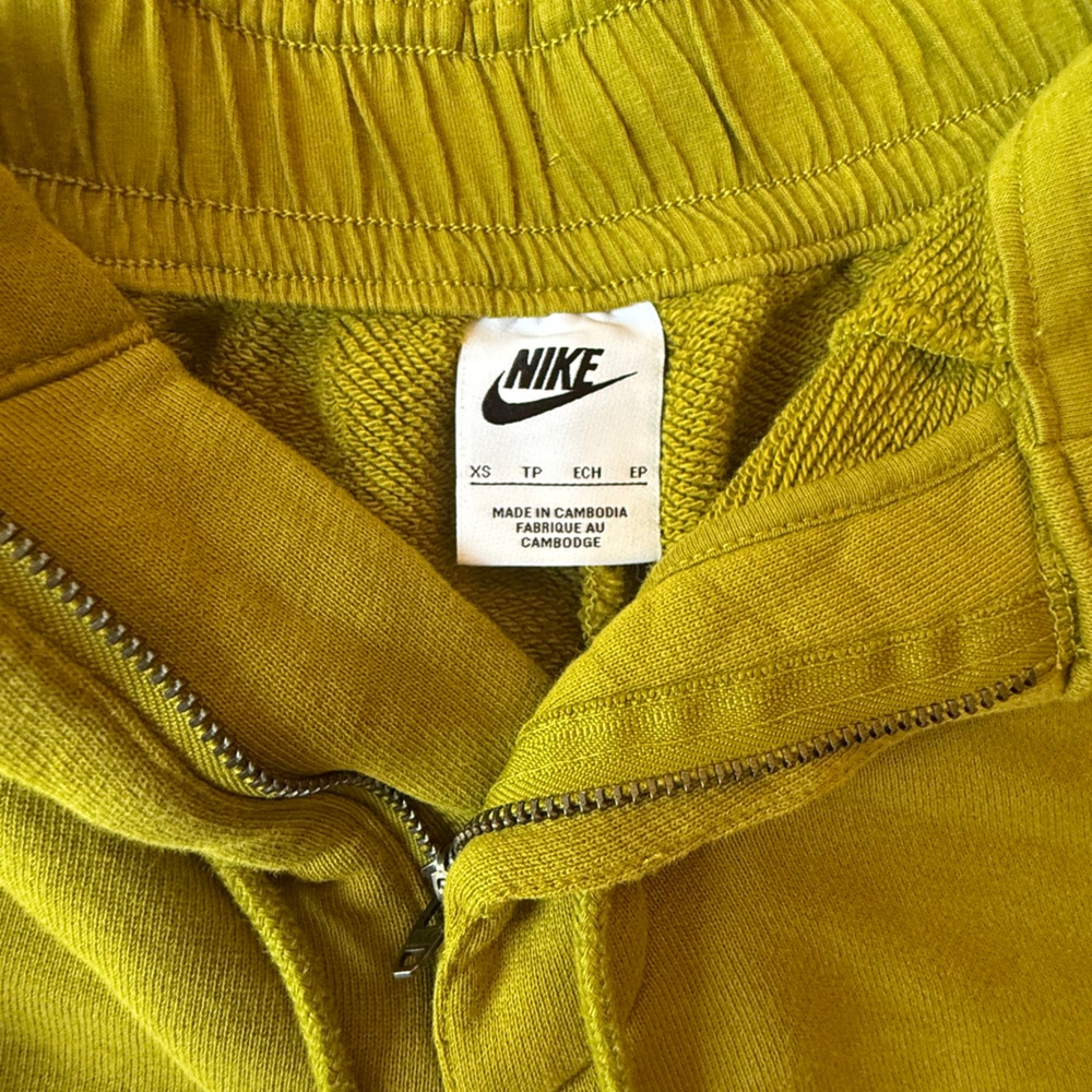 WOMENS NIKE CLUB FLEECE MID-RISE SHORTS 🎓 - Picture 4 of 7